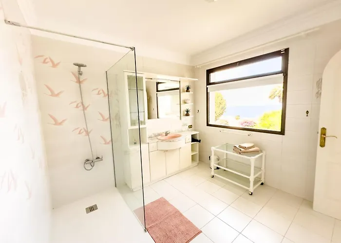 Вилла Dragon Tree With Heated Private Pool Tenerife *