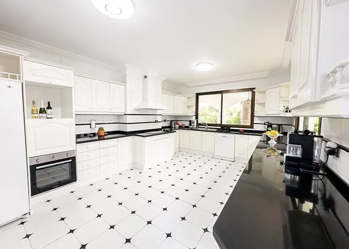 Dragon Tree With Heated Private Pool Tenerife Вилла *