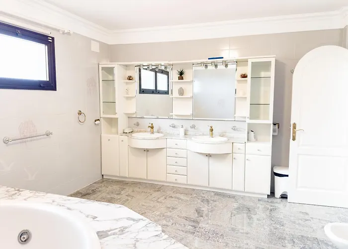 Dragon Tree With Heated Private Pool Tenerife Villa